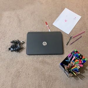Black HP laptop